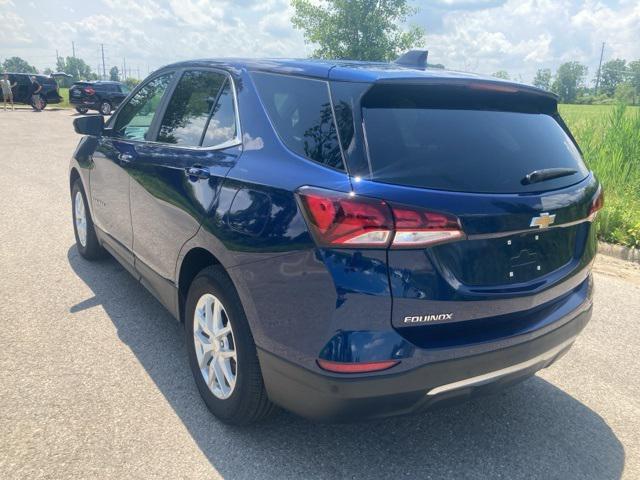Photo of 2022 Blue Glow Metallic Chevrolet Equinox