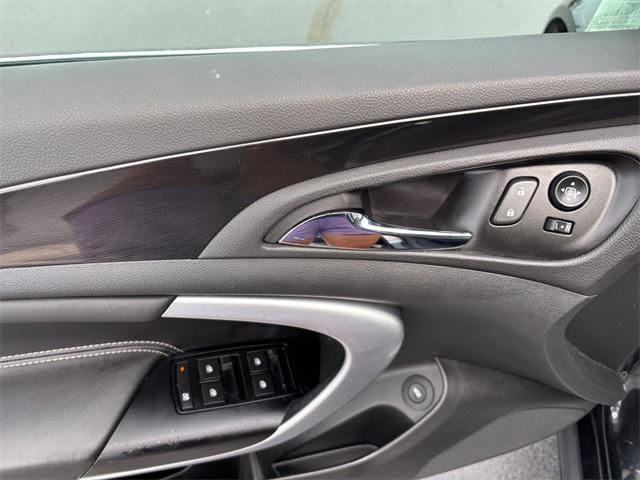 Photo of 2016 Black Onyx Buick Regal