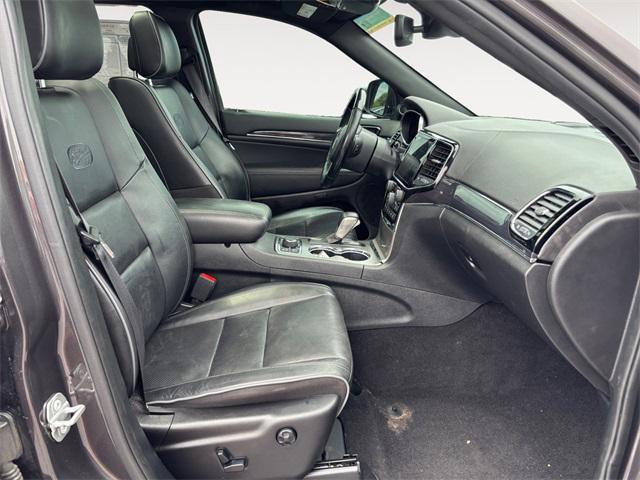 Photo of 2020 Granite Crystal Metallic Clearcoat Jeep Grand Cherokee