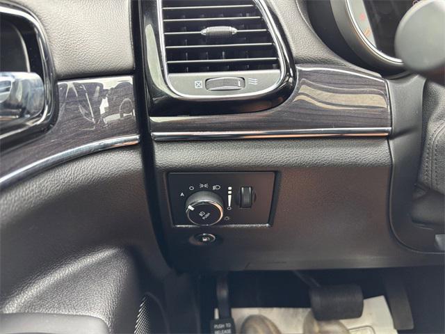 Photo of 2020 Granite Crystal Metallic Clearcoat Jeep Grand Cherokee