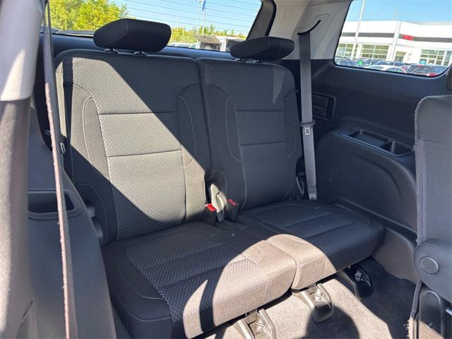 Photo of 2022 Summit White GMC Acadia