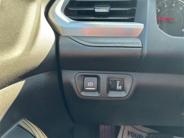 Photo of 2022 Summit White GMC Acadia