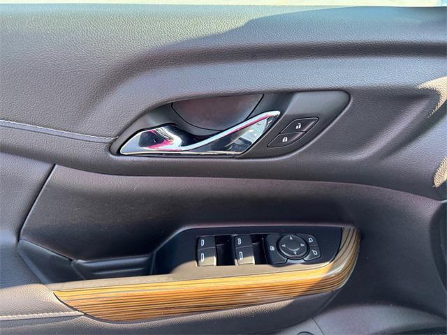 Photo of 2022 Summit White GMC Acadia
