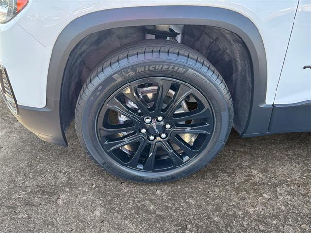 Photo of 2022 Summit White GMC Acadia
