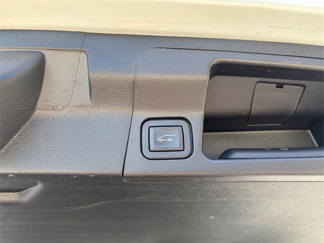 Photo of 2022 Summit White GMC Acadia