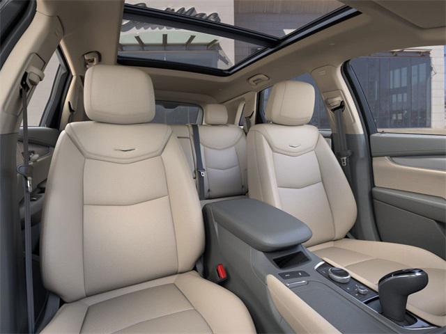 Photo of 2025 Crystal White Cadillac XT5