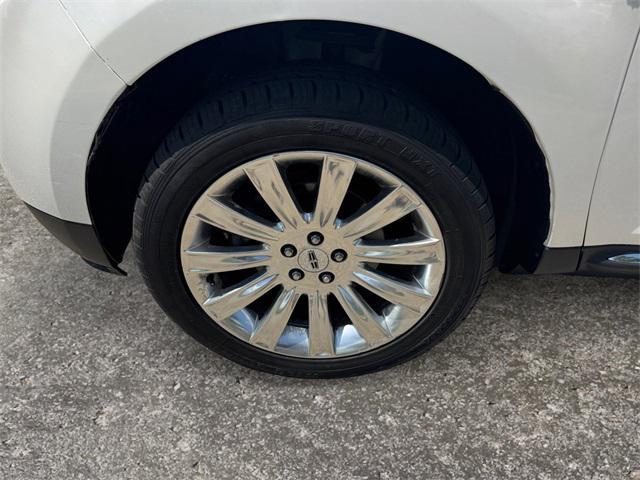 Photo of 2015 White Platinum Clearcoat Metallic Lincoln MKX