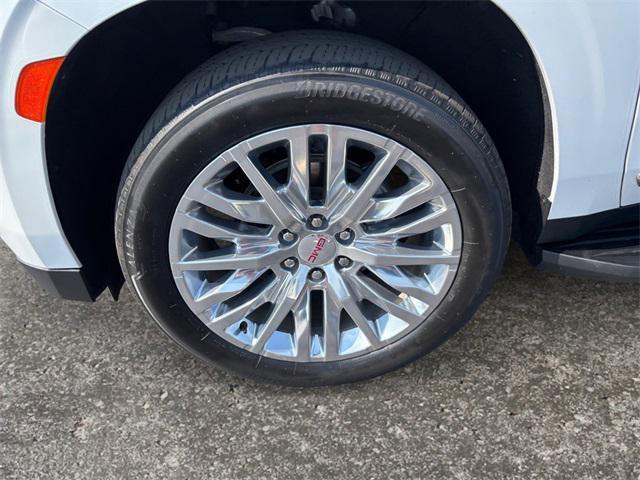Photo of 2023 White Frost Tricoat GMC Yukon