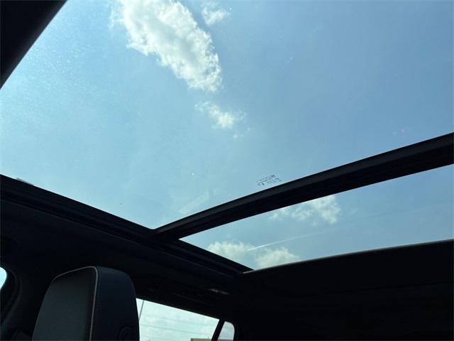 Photo of 2023 White Frost Tricoat GMC Yukon