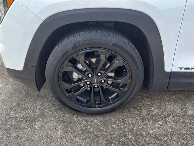 Photo of 2022 Summit White GMC Terrain