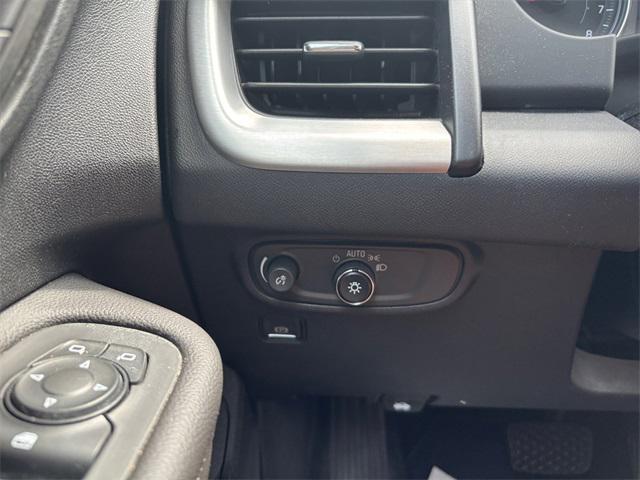 Photo of 2022 Summit White GMC Terrain