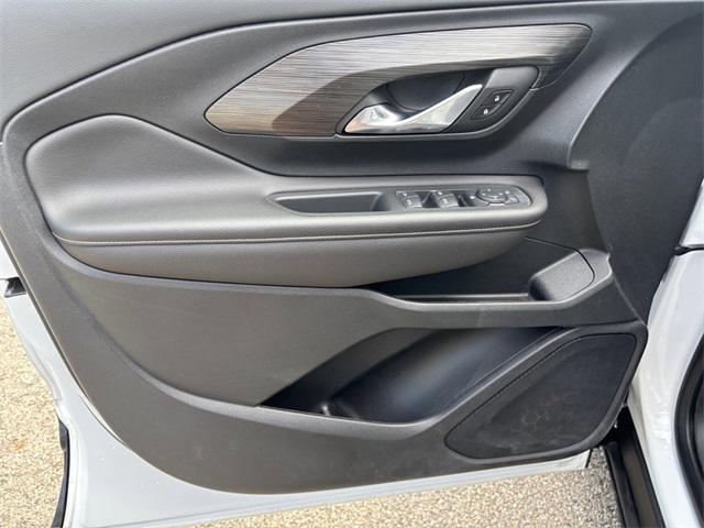 Photo of 2022 Summit White GMC Terrain