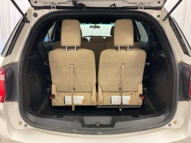 Photo of 2016 White Platinum Clearcoat Metallic Ford Explorer