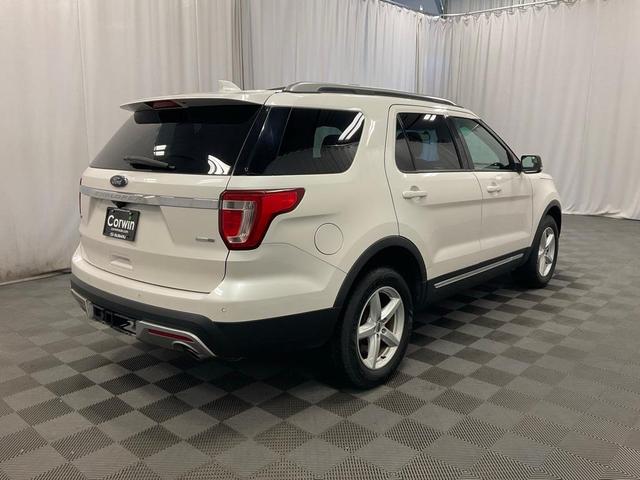 Photo of 2016 White Platinum Clearcoat Metallic Ford Explorer