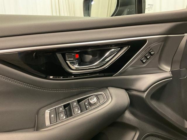 Photo of 2025 Crystal Black Silica Subaru Outback