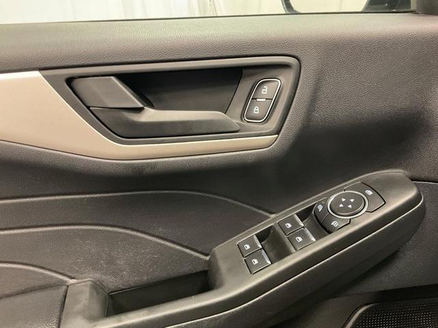 Photo of 2022 Carbonized Gray Metallic Ford Escape