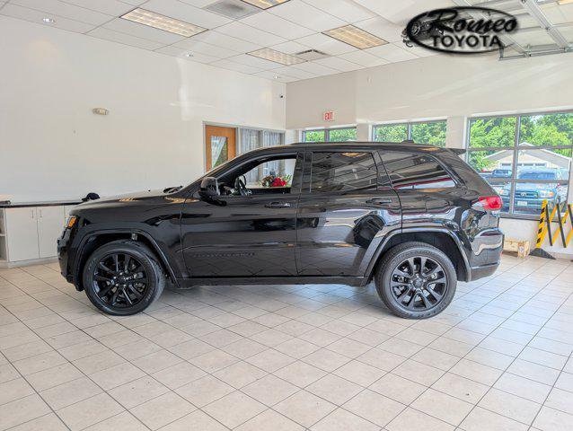 Photo of 2021 Diamond Black Crystal Pearlcoat Jeep Grand Cherokee