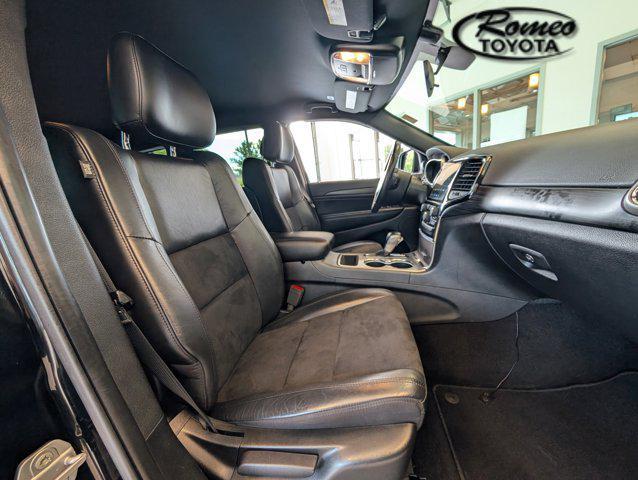 Photo of 2021 Diamond Black Crystal Pearlcoat Jeep Grand Cherokee