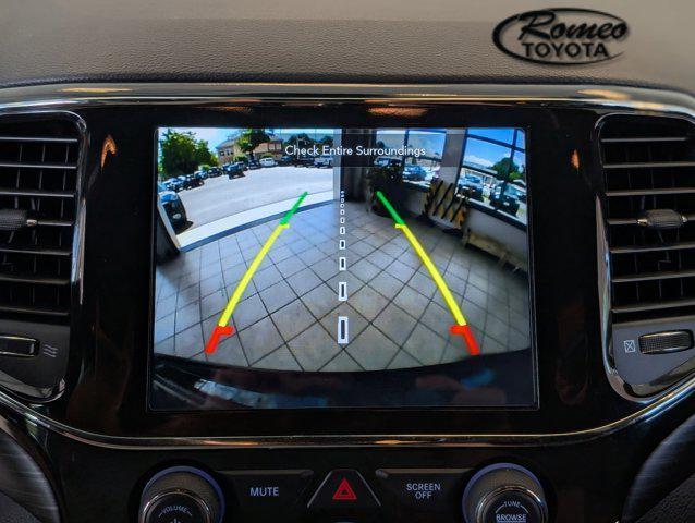 Photo of 2021 Diamond Black Crystal Pearlcoat Jeep Grand Cherokee
