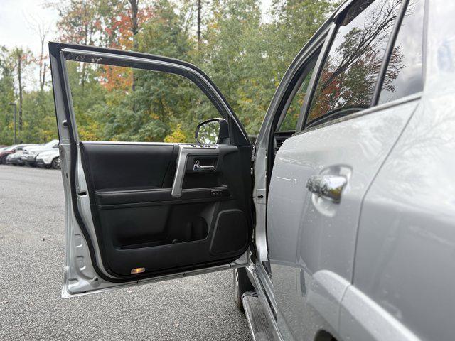 Photo of 2017 Classic Silver Metallic Toyota 4Runner