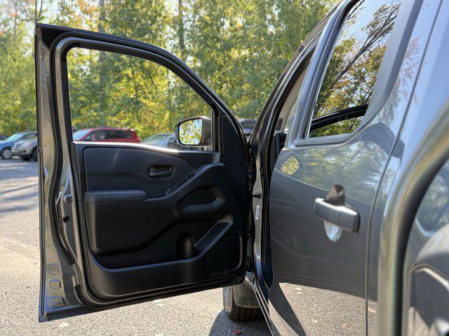 Photo of 2022 Gun Metallic Nissan Frontier