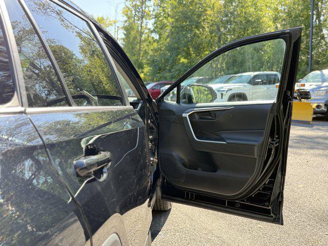 Photo of 2022 Midnight Black Metallic Toyota RAV4