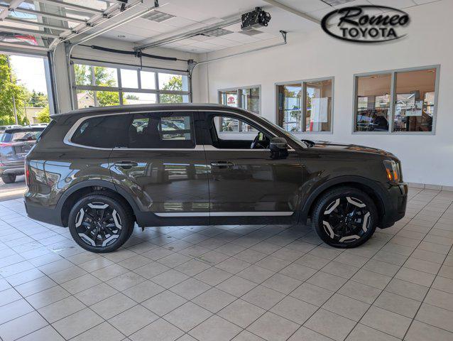 Photo of 2024 Dark Moss Kia Telluride