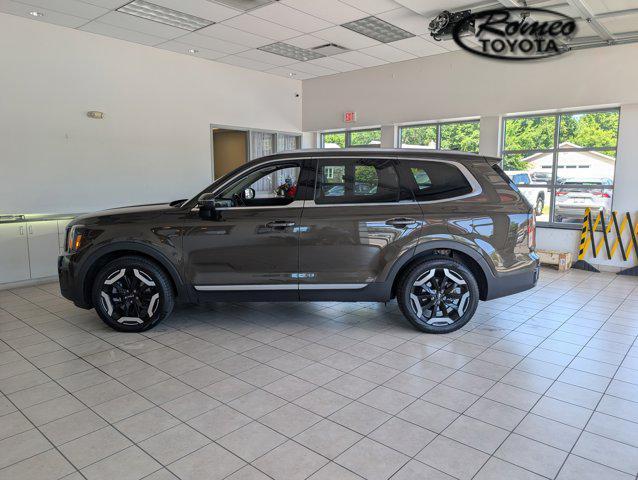 Photo of 2024 Dark Moss Kia Telluride