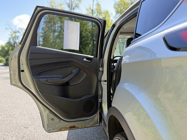 Photo of 2019 Ingot Silver Ford Escape