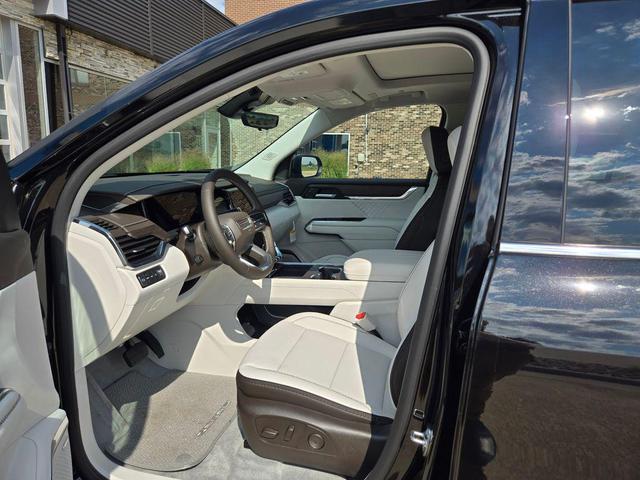 Photo of 2026 Ebony Twilight Metallic GMC Acadia