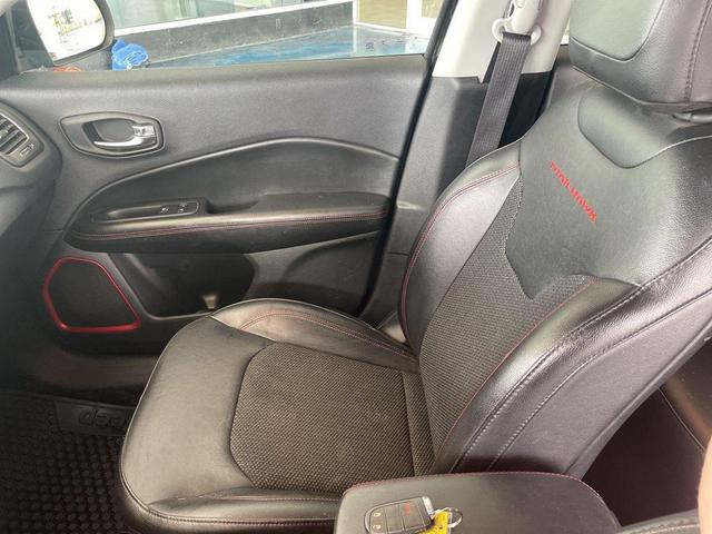 Photo of 2020 Diamond Black Crystal Pearlcoat Jeep Compass