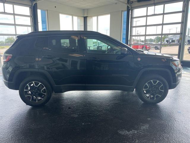 Photo of 2020 Diamond Black Crystal Pearlcoat Jeep Compass