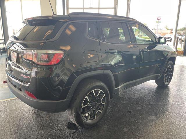 Photo of 2020 Diamond Black Crystal Pearlcoat Jeep Compass