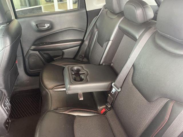 Photo of 2020 Diamond Black Crystal Pearlcoat Jeep Compass