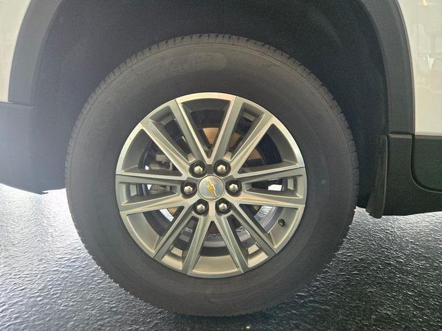 Photo of 2023 Summit White Chevrolet Traverse