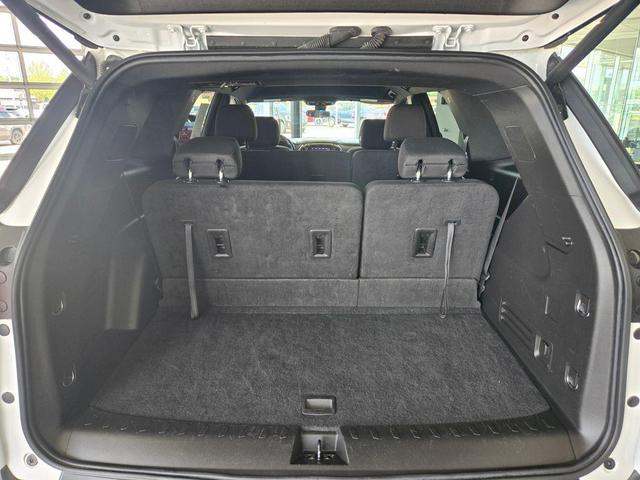 Photo of 2023 Summit White Chevrolet Traverse