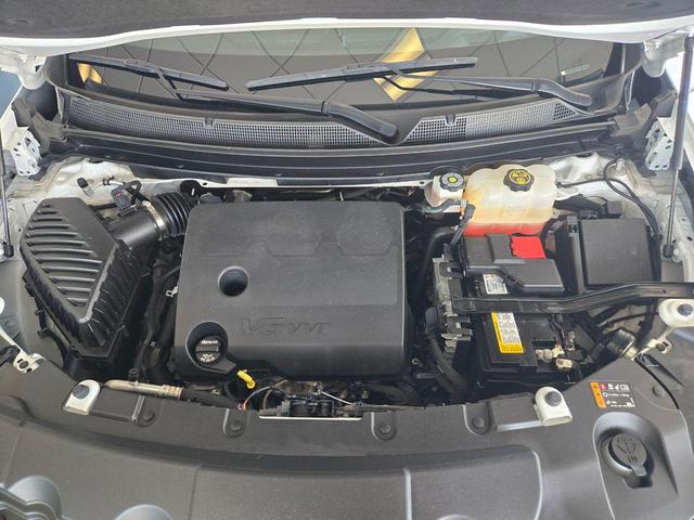 Photo of 2023 Summit White Chevrolet Traverse