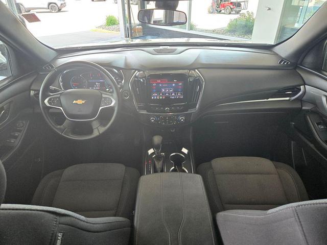 Photo of 2023 Summit White Chevrolet Traverse