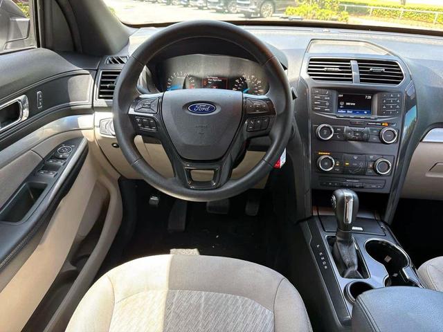Photo of 2019 Oxford White Ford Explorer