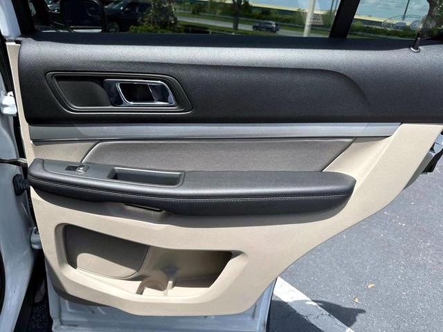 Photo of 2019 Oxford White Ford Explorer