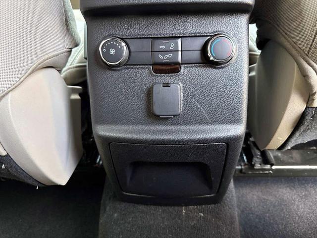 Photo of 2019 Oxford White Ford Explorer