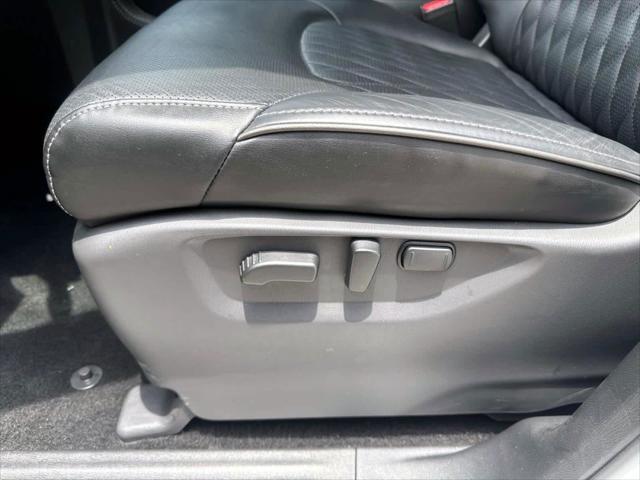 Photo of 2024 Moonstone White INFINITI QX80