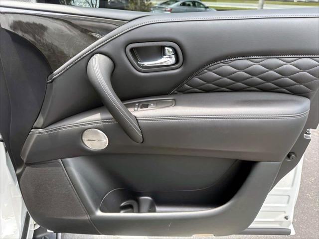 Photo of 2024 Moonstone White INFINITI QX80
