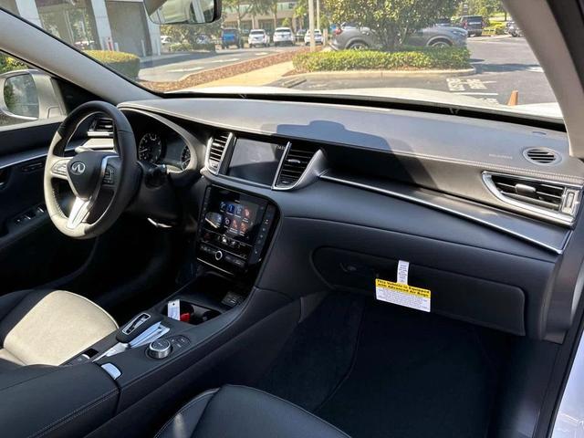 Photo of 2025 Radiant White INFINITI QX50