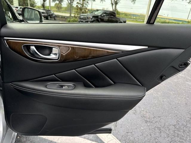 Photo of 2018 Liquid Platinum INFINITI Q50