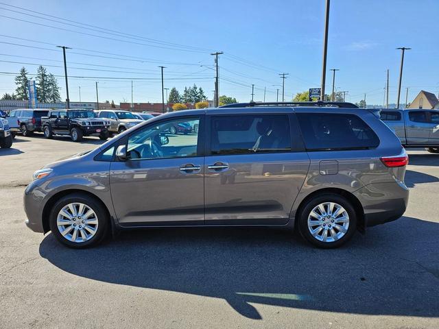 Photo of 2016 Silver Sky Metallic Toyota Sienna