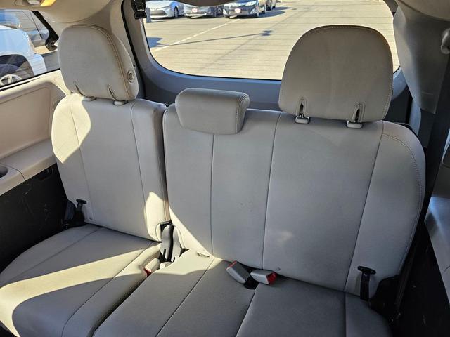 Photo of 2016 Silver Sky Metallic Toyota Sienna