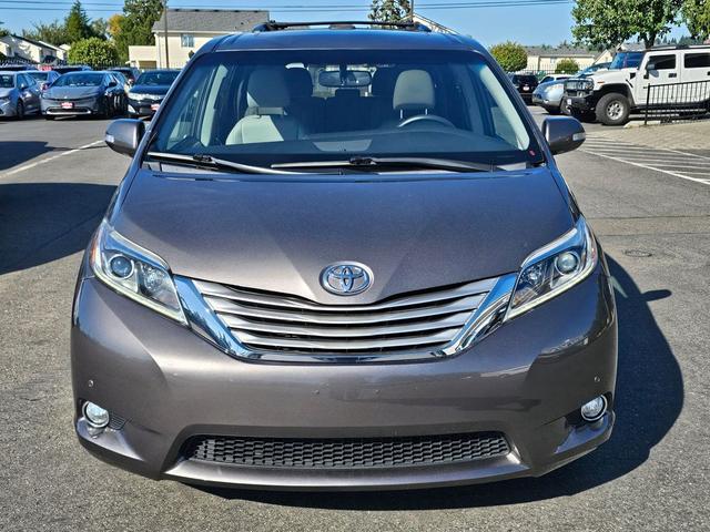 Photo of 2016 Silver Sky Metallic Toyota Sienna