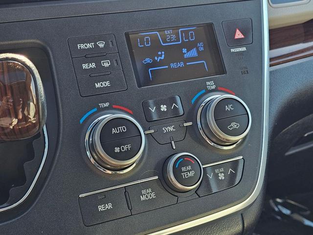 Photo of 2016 Silver Sky Metallic Toyota Sienna