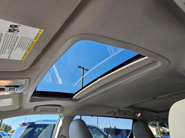 Photo of 2016 Silver Sky Metallic Toyota Sienna